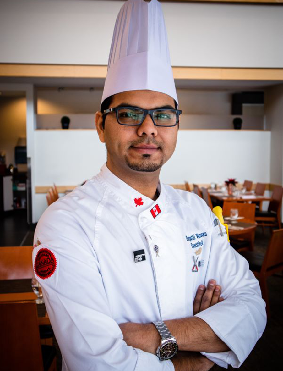 Master Chef Boopathi Venkatesan cooking Indian Fusion food at Wow India Ottawa